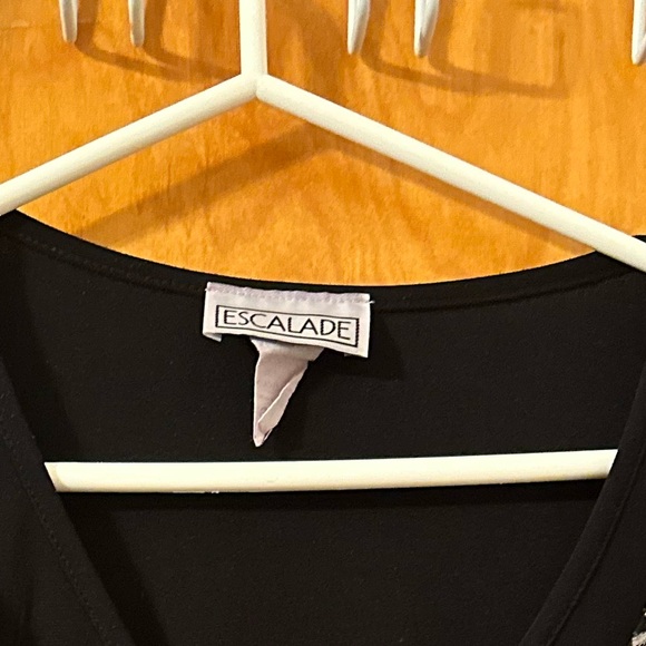 Women’s top - Picture 2 of 3